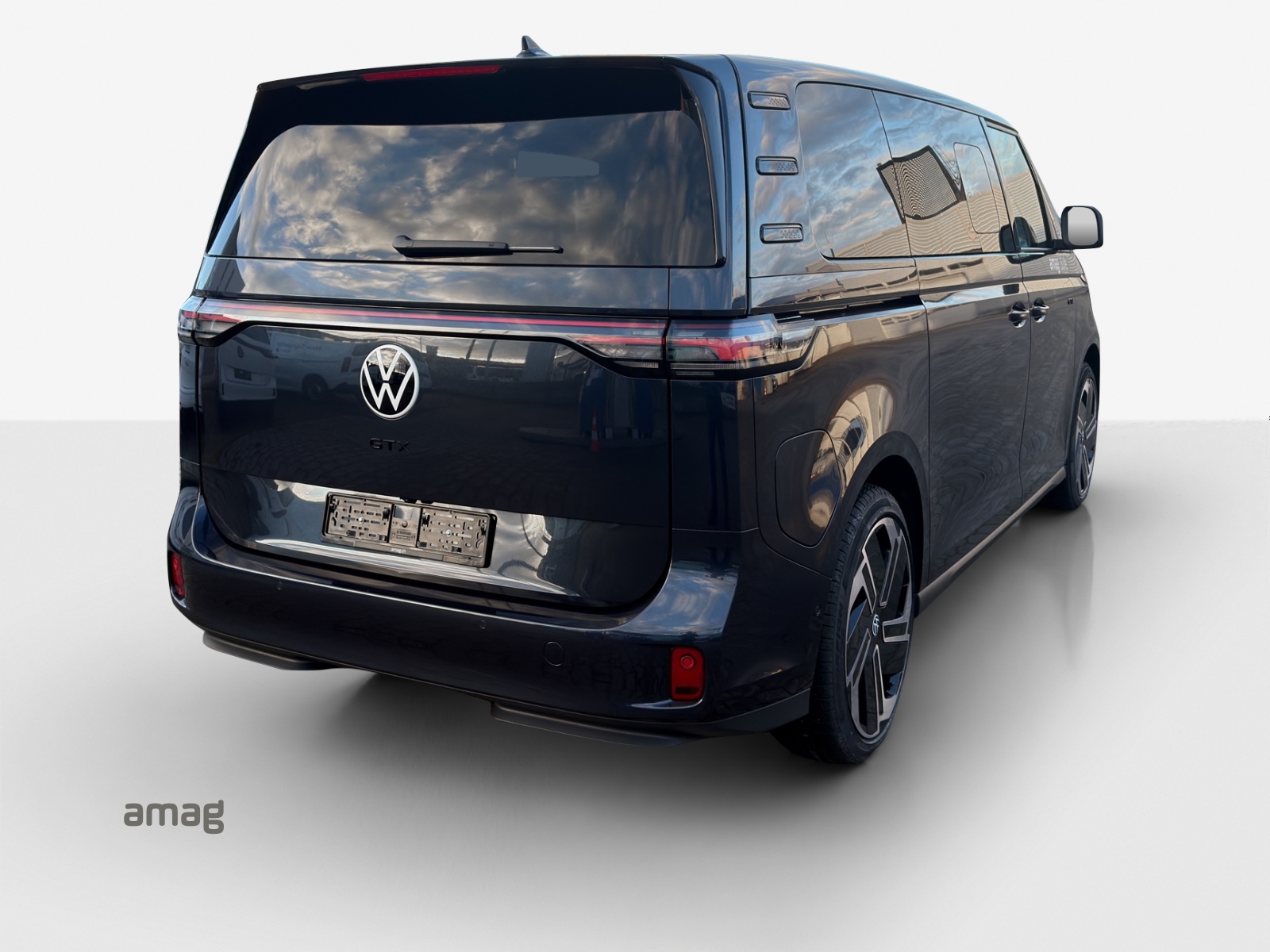 VW ID.Buzz LWB GTX 4 Motion-image-4