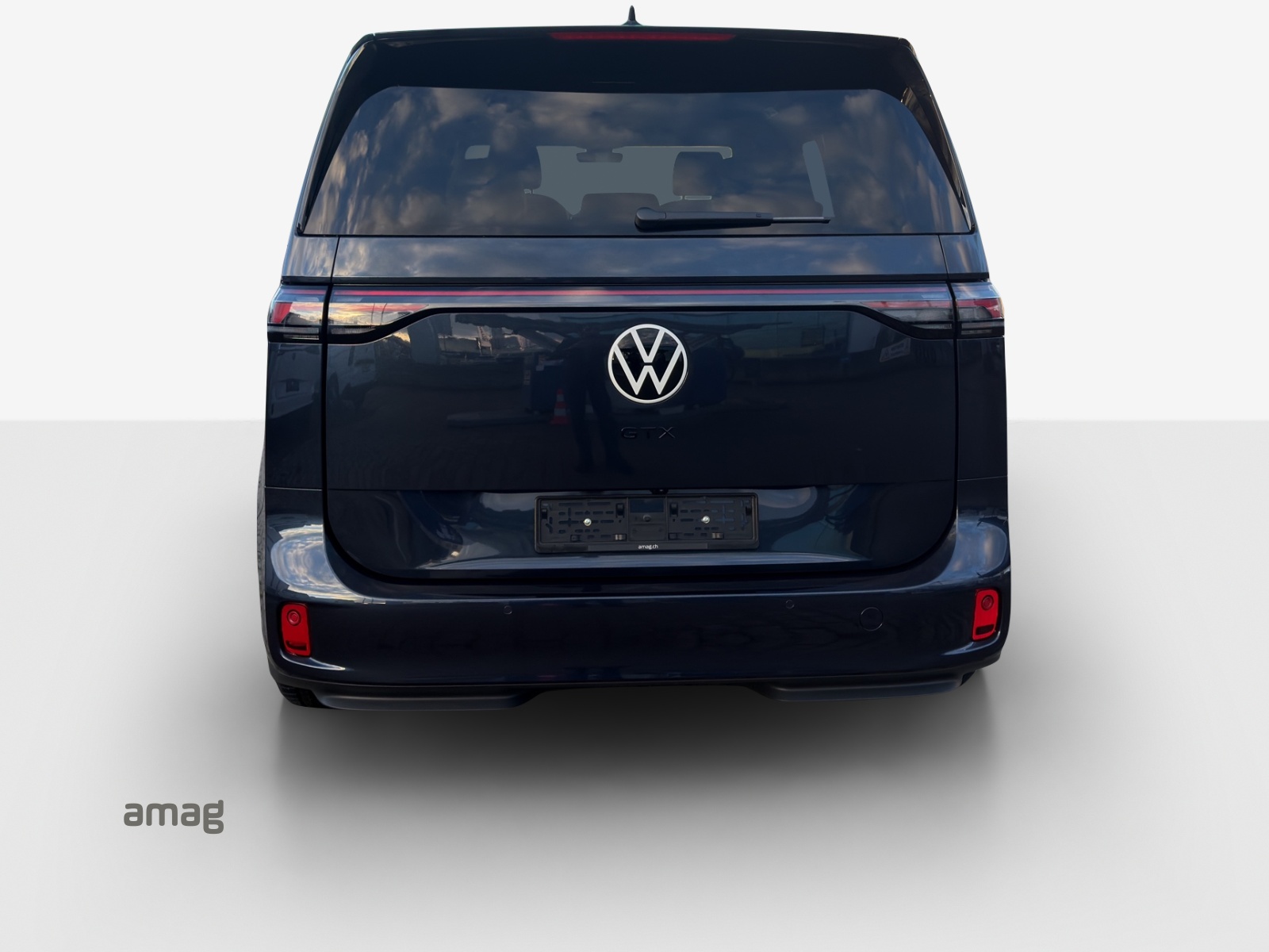 VW ID.Buzz LWB GTX 4 Motion-image-3