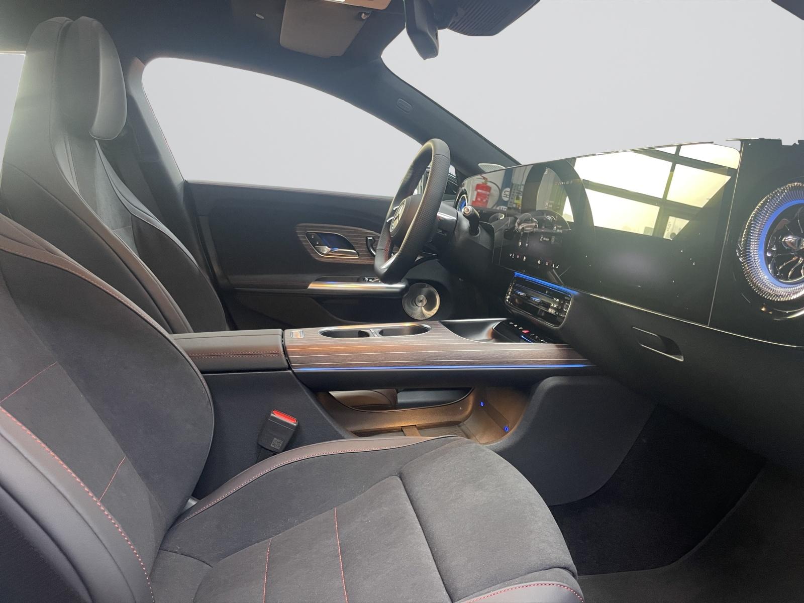 MERCEDES-BENZ CLA 350 4MATIC AMG Line-image-6