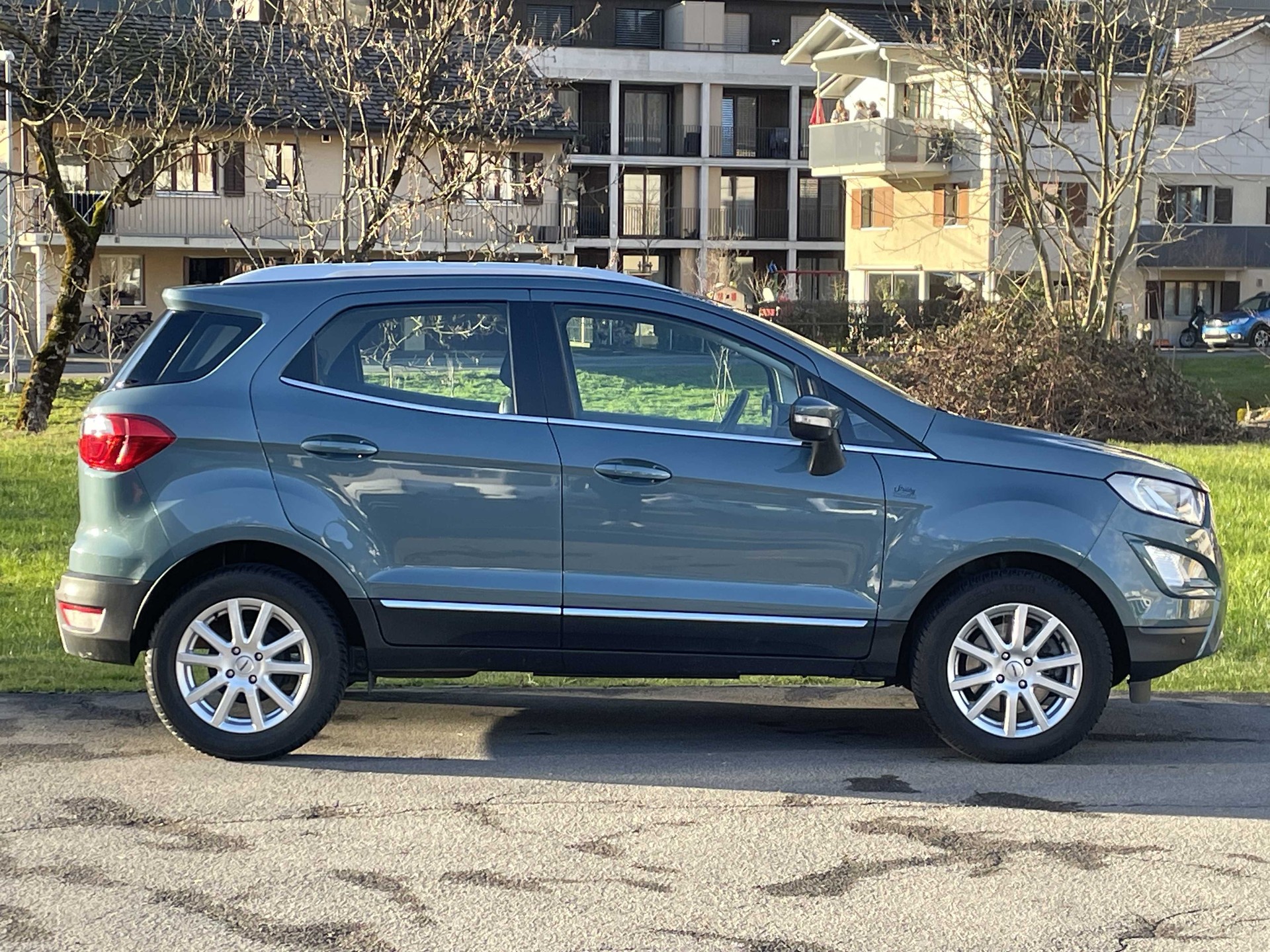 FORD EcoSport 1.0 EcoB Titanium-image-6