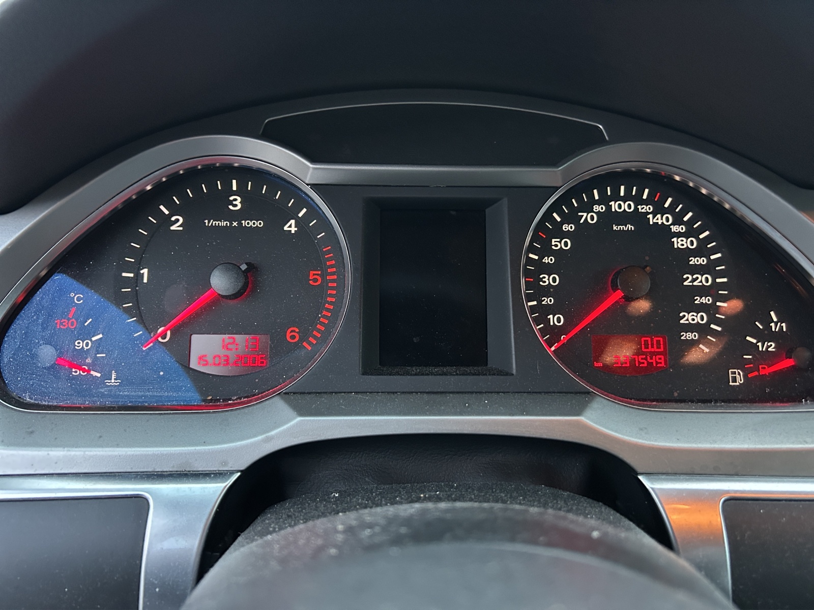 AUDI A6 Avant 3.0 V6 TDI quattro-image-10