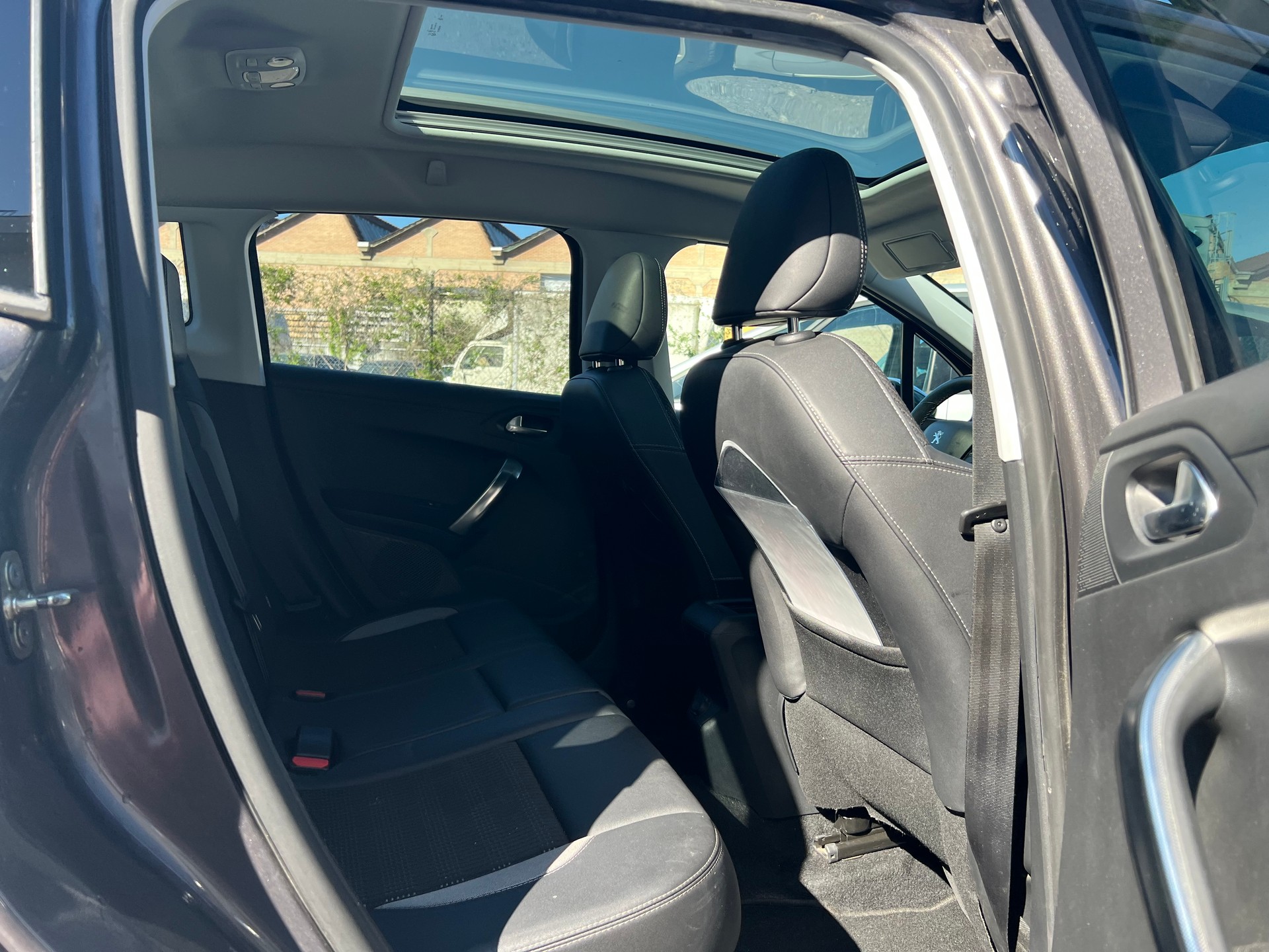 PEUGEOT 2008 1.6 VTI Allure-image-14