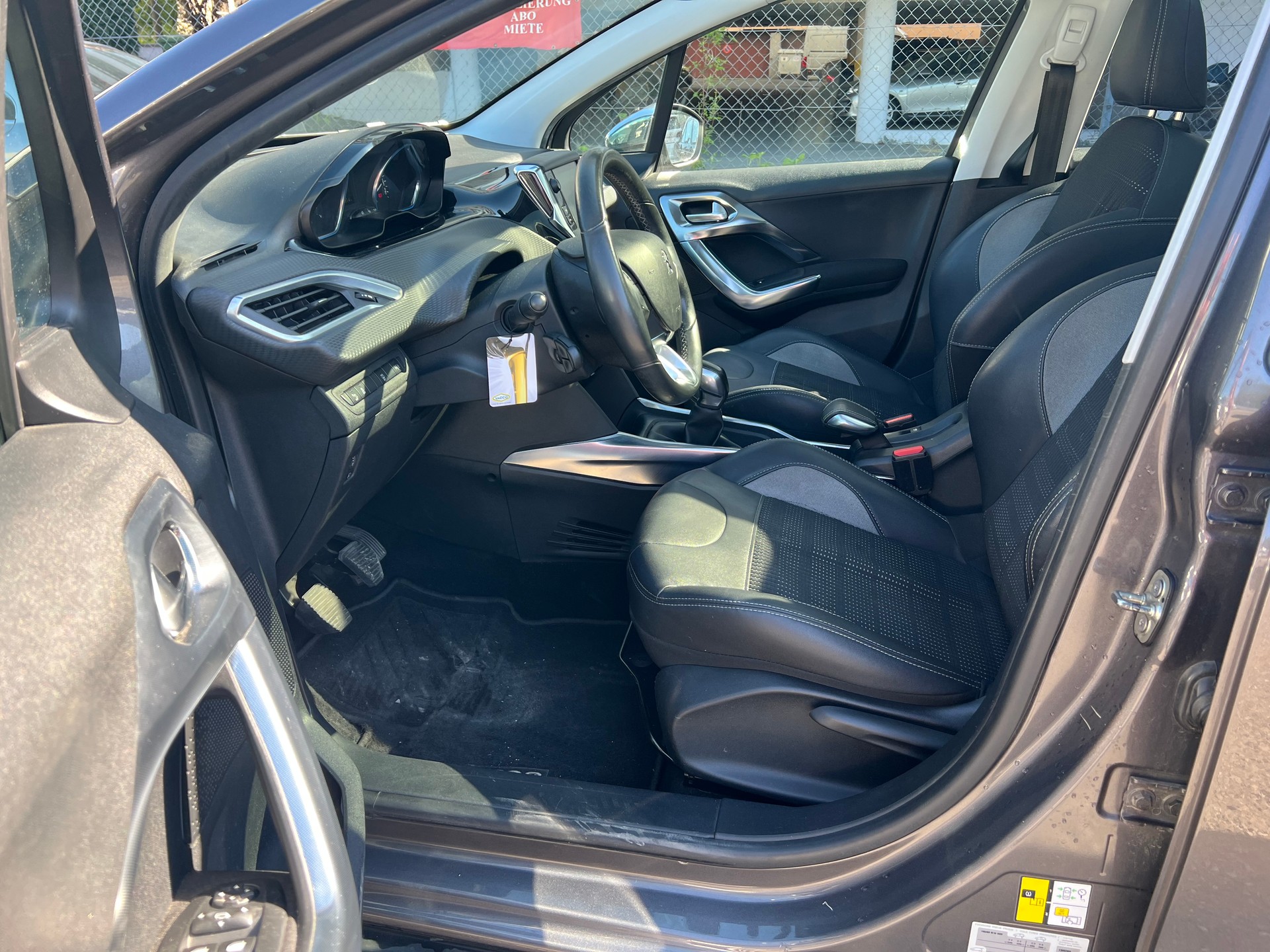 PEUGEOT 2008 1.6 VTI Allure-image-11