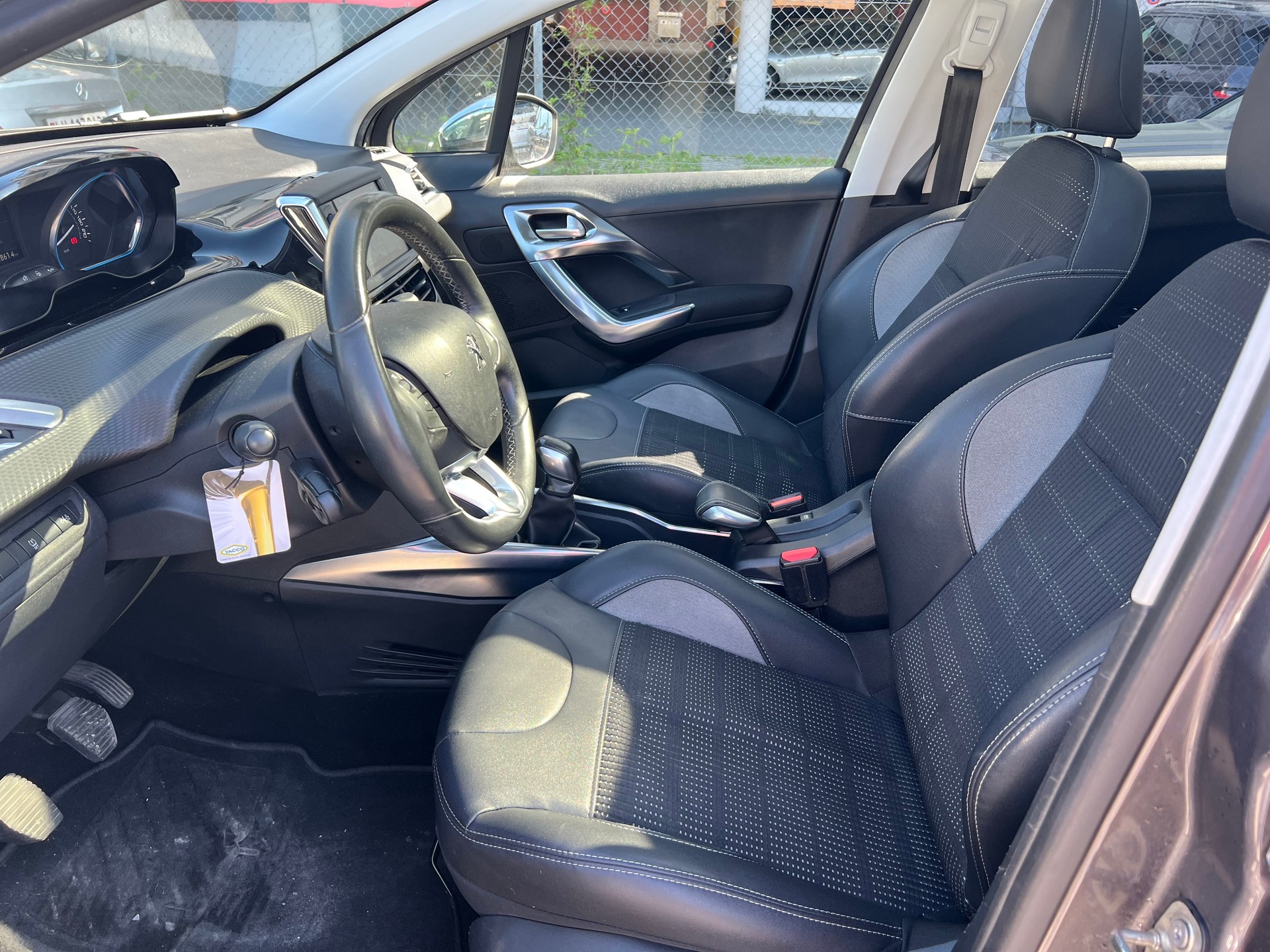 PEUGEOT 2008 1.6 VTI Allure-image-12