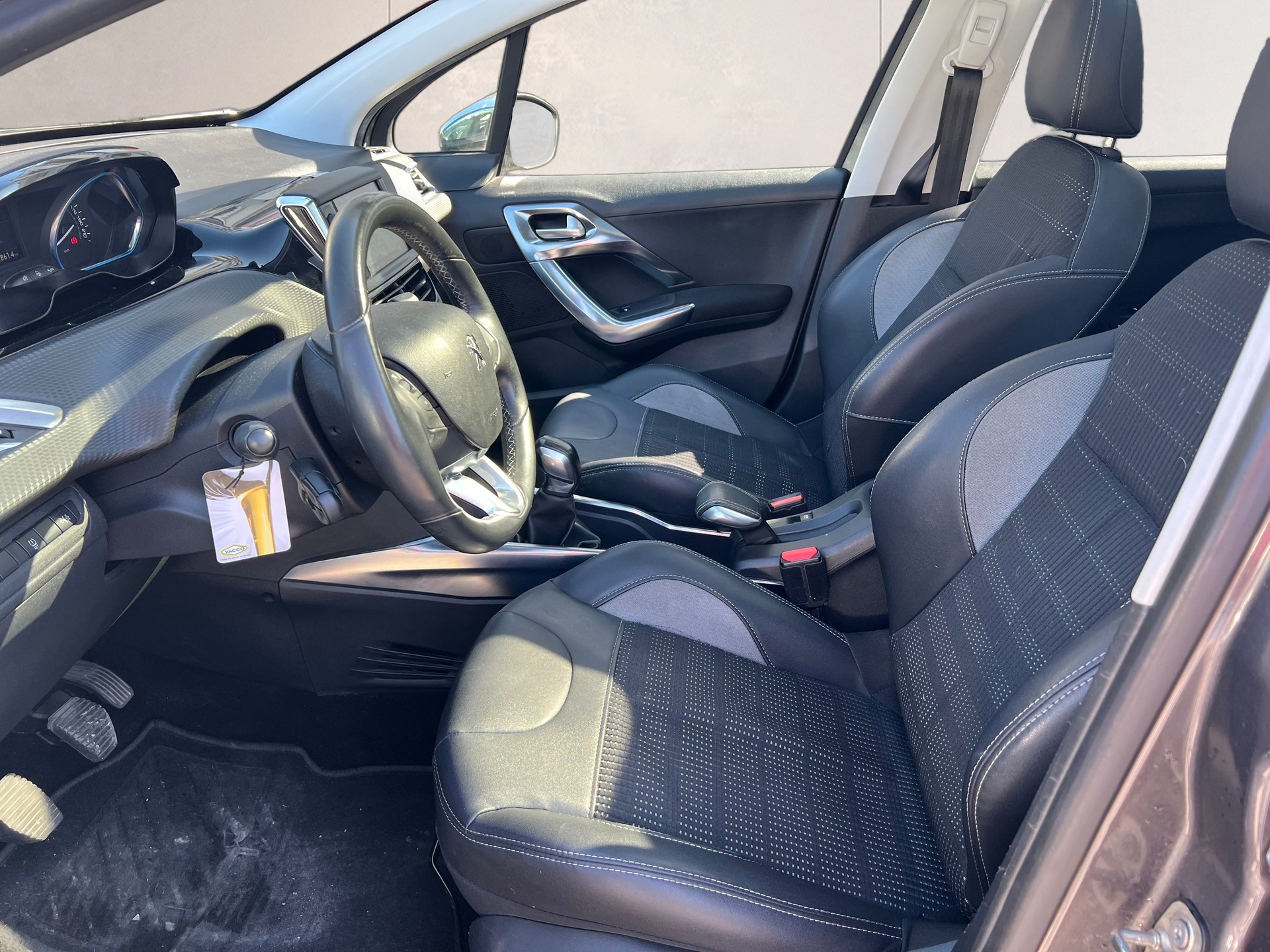 PEUGEOT 2008 1.6 VTI Allure-image-12