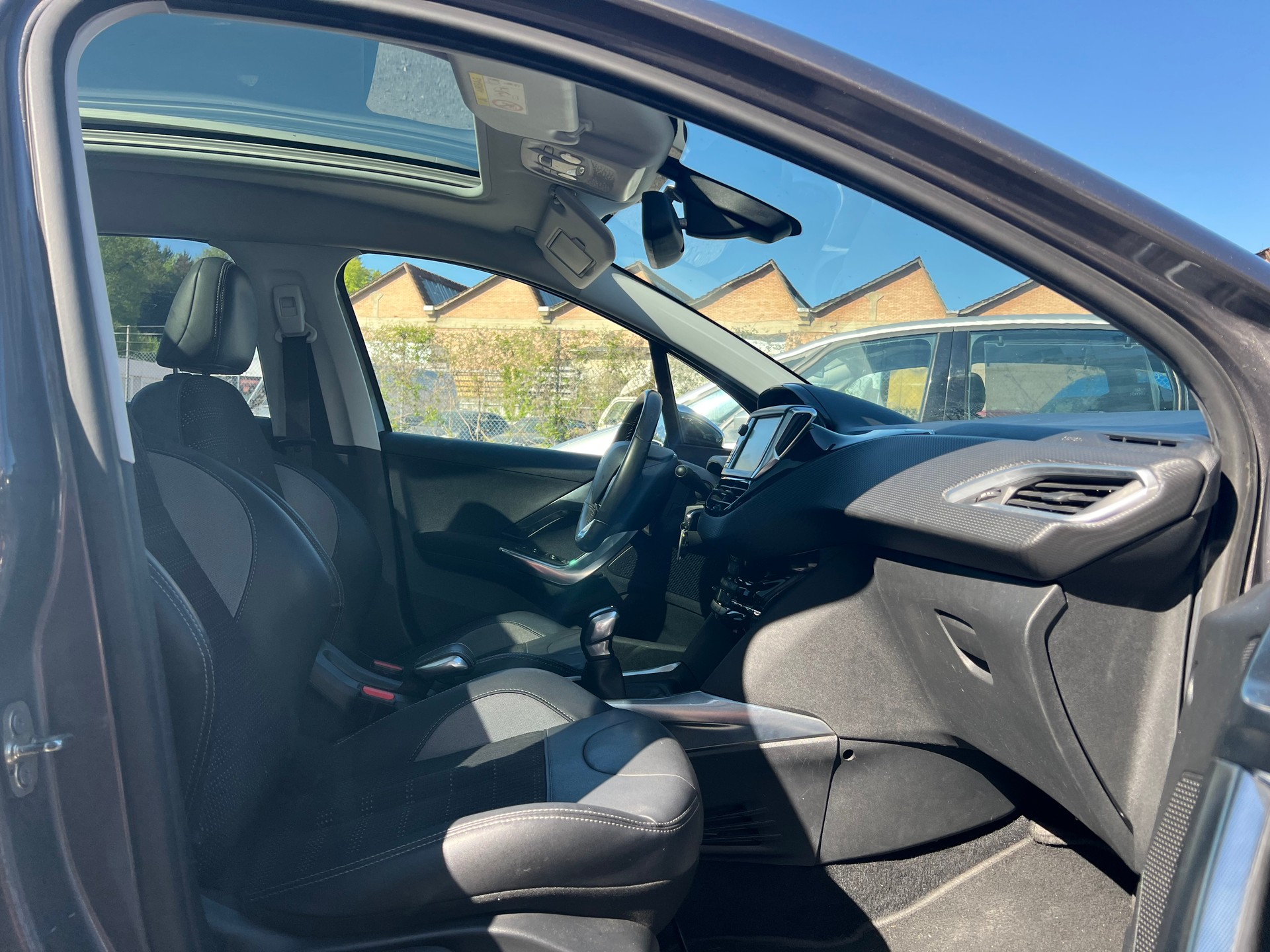 PEUGEOT 2008 1.6 VTI Allure-image-15