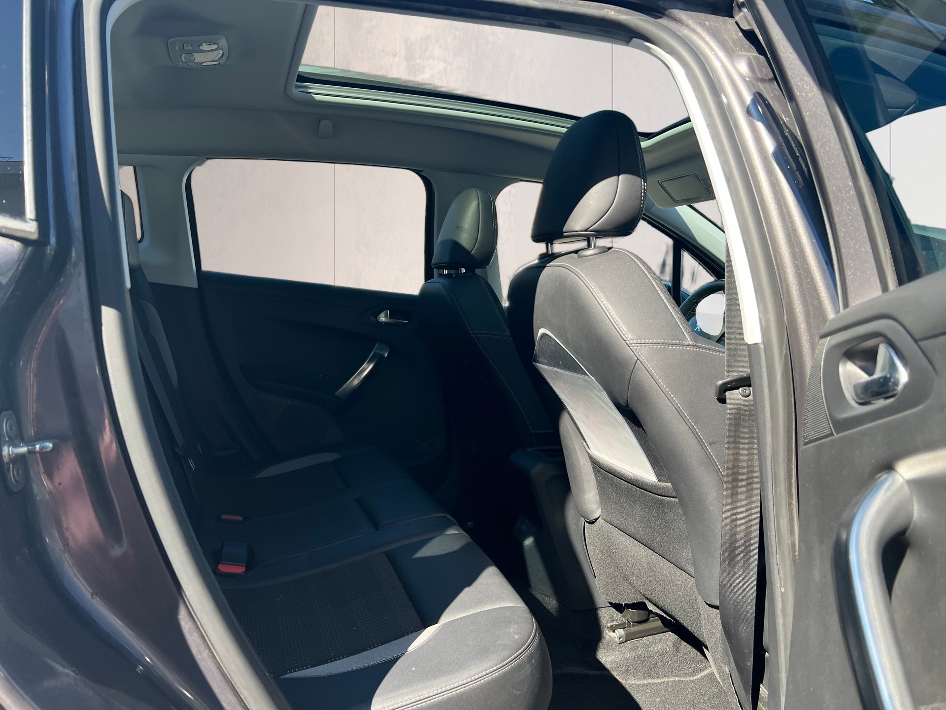 PEUGEOT 2008 1.6 VTI Allure-image-14