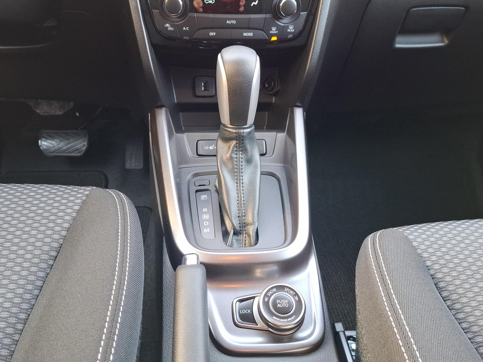 SUZUKI Vitara 1.4 T Sakura Hybrid 4x4-image-10