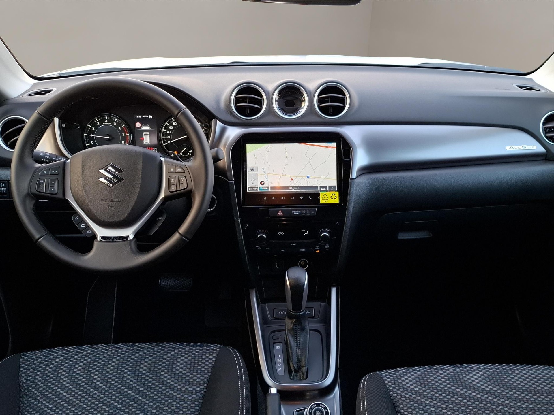 SUZUKI Vitara 1.4 T Sakura Hybrid 4x4-image-9