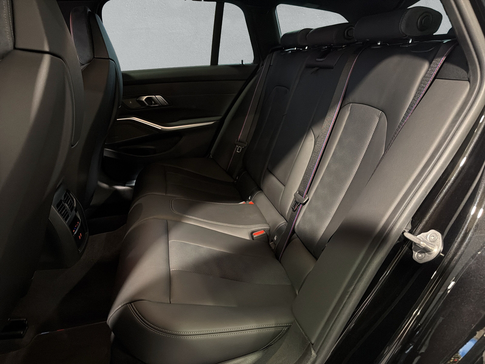 BMW M3 Touring xDrive Competition M-image-11