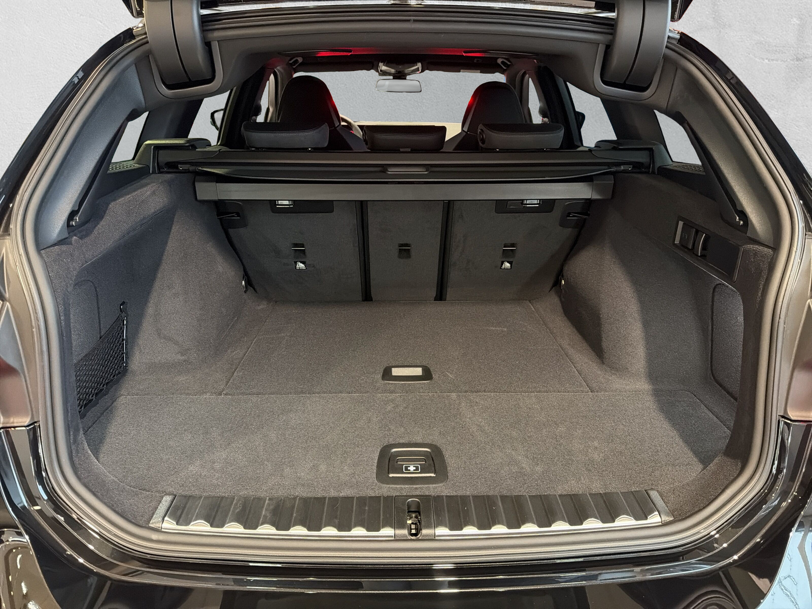 BMW M3 Touring xDrive Competition M-image-9