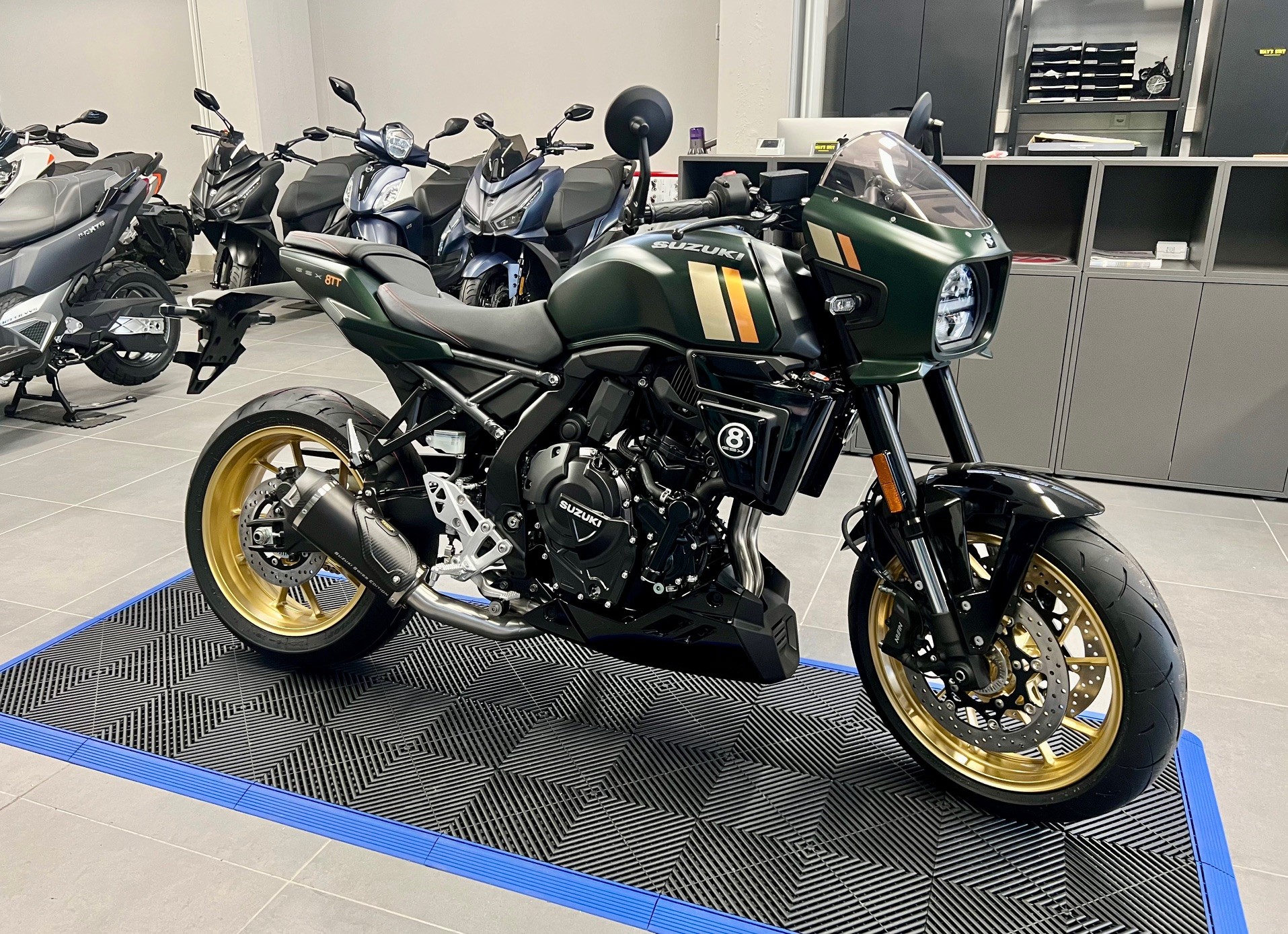 SUZUKI GSX-8TT