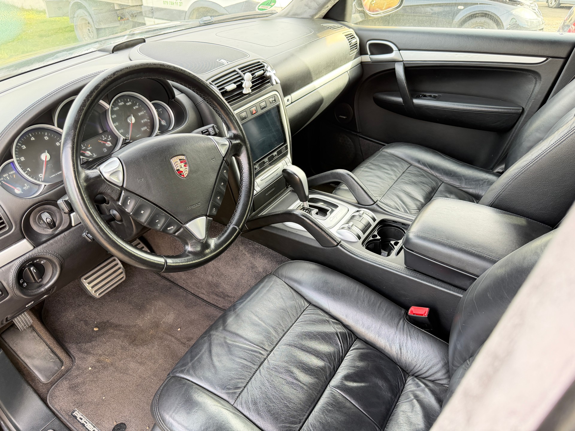 PORSCHE Cayenne Turbo-image-3