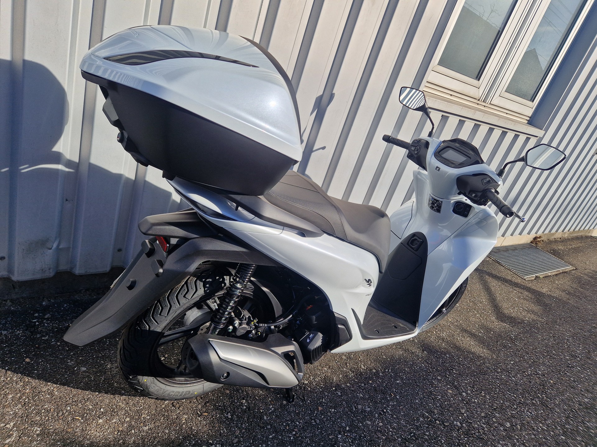 HONDA SH 150 INKL. TOP BOX-showroom-element-3