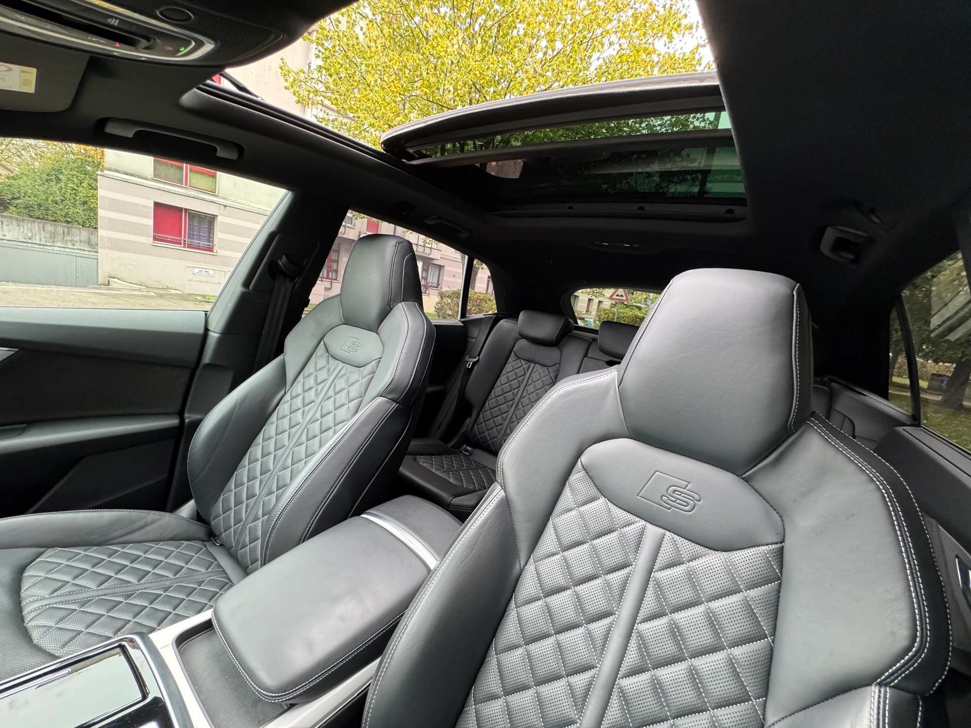 AUDI Q8 60 TFSI e quattro PHEV tiptronic-image-9