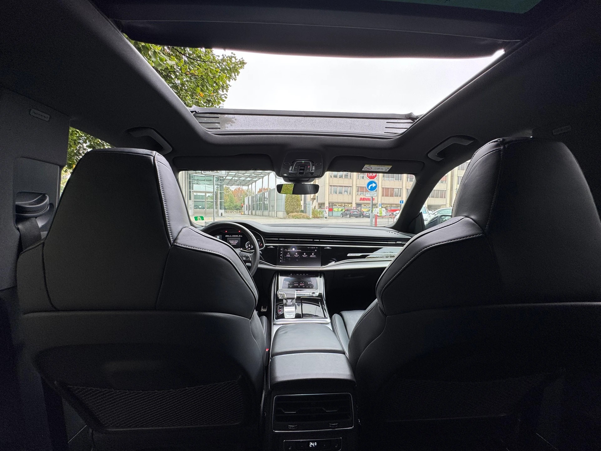 AUDI Q8 60 TFSI e quattro PHEV tiptronic-image-12