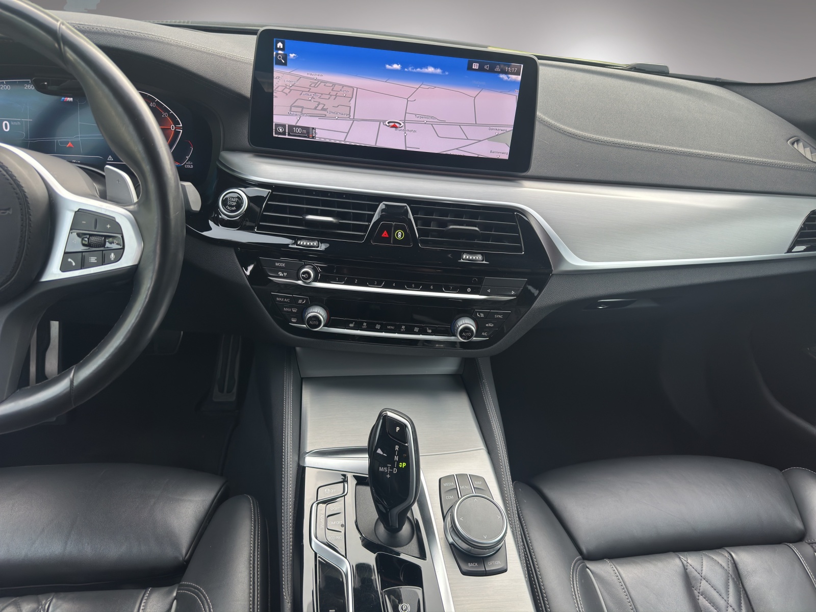BMW 540i xDrive 48V Touring Pure M Sport Steptronic-image-11