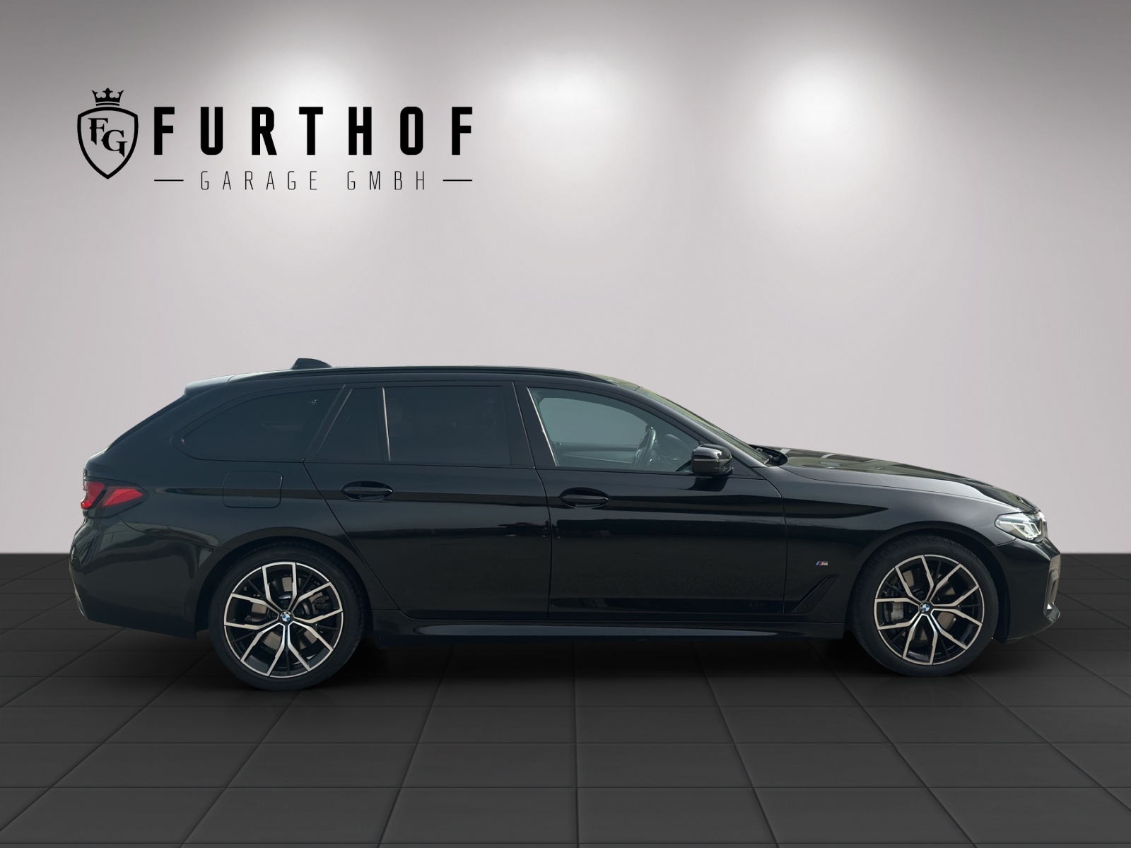 BMW 540i xDrive 48V Touring Pure M Sport Steptronic-image-3