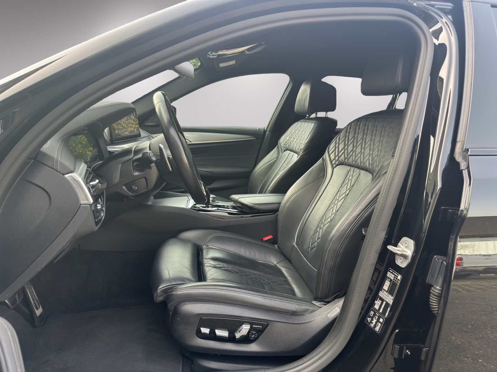 BMW 540i xDrive 48V Touring Pure M Sport Steptronic-image-9