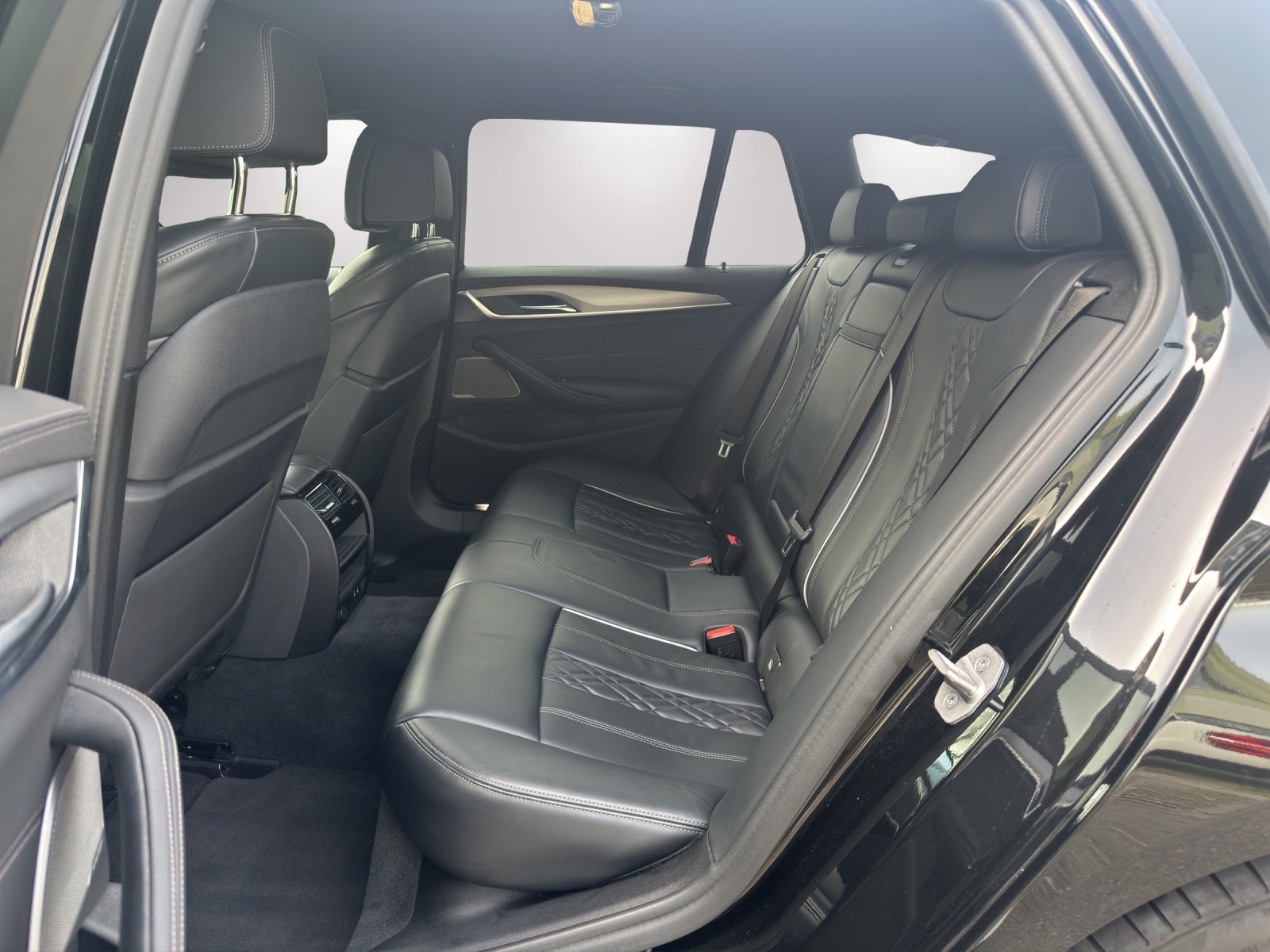 BMW 540i xDrive 48V Touring Pure M Sport Steptronic-image-13
