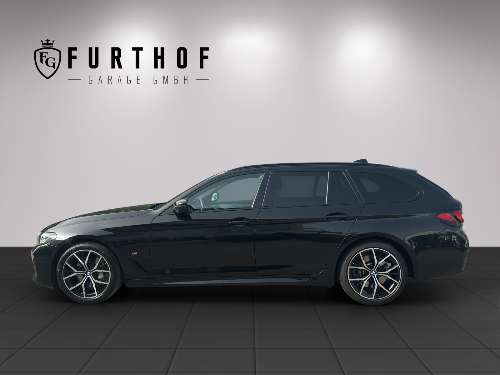 BMW 540i xDrive 48V Touring Pure M Sport Steptronic-image-2