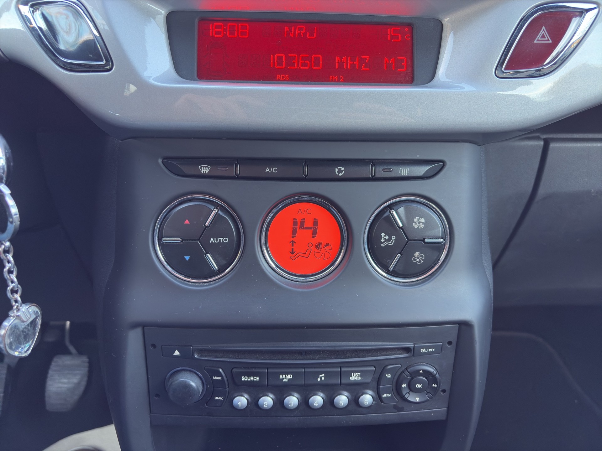 DS AUTOMOBILES DS3 1.2 VTi SO Chic-image-11