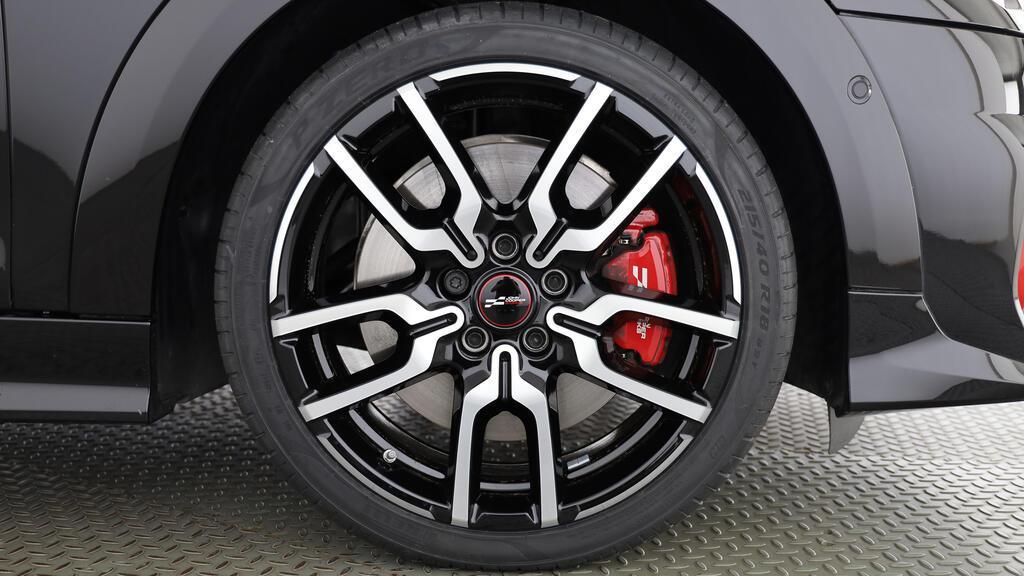 MINI John Cooper Works Cabrio-image-8