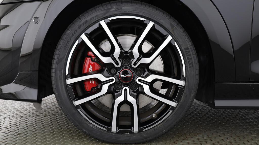 MINI John Cooper Works Cabrio-image-7