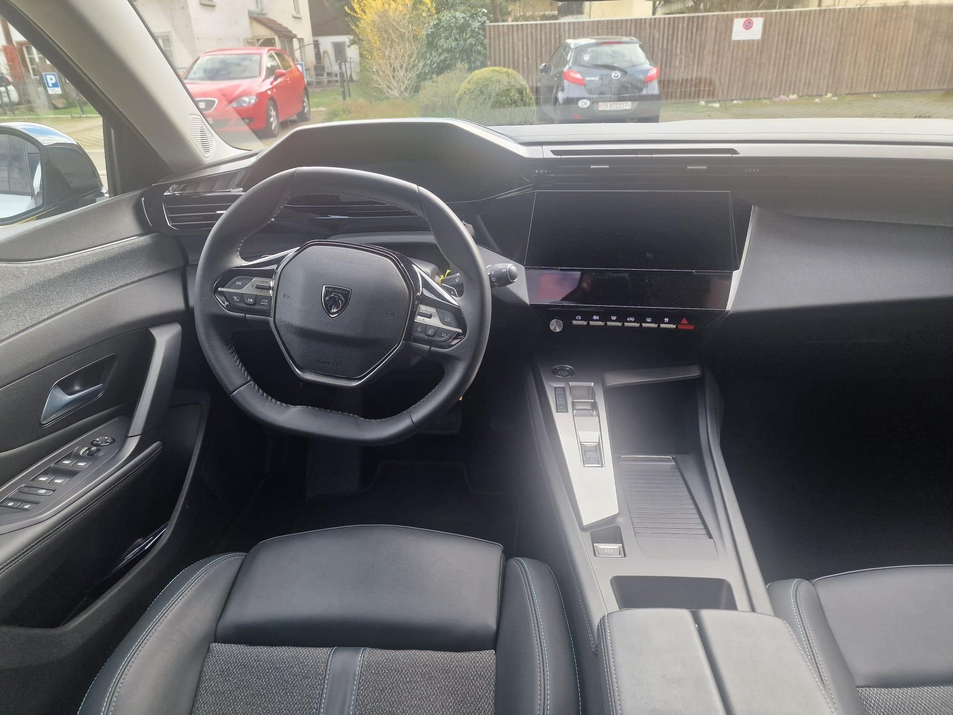PEUGEOT 308 1.2 Hybrid Allure-image-5