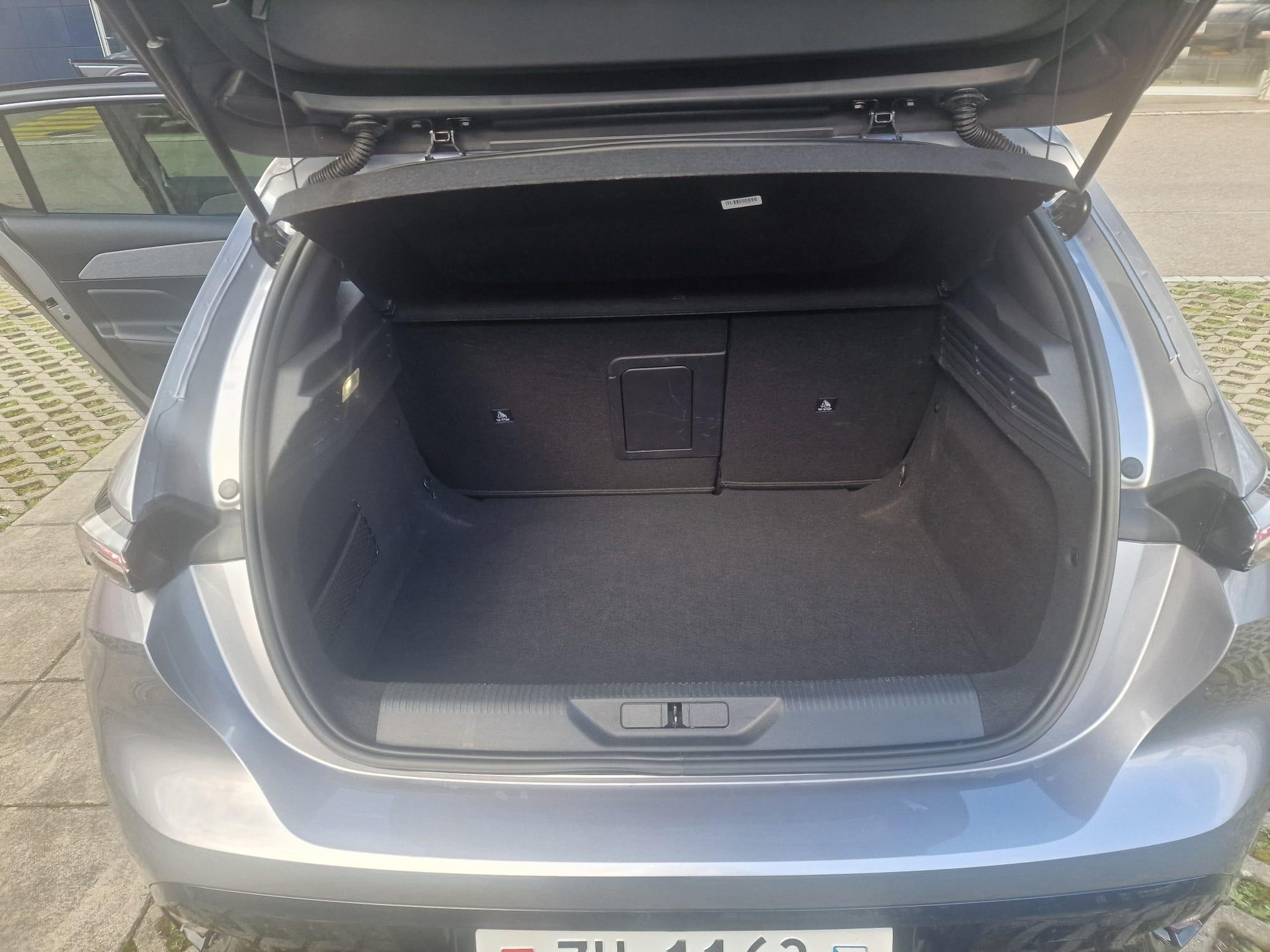 PEUGEOT 308 1.2 Hybrid Allure-image-9