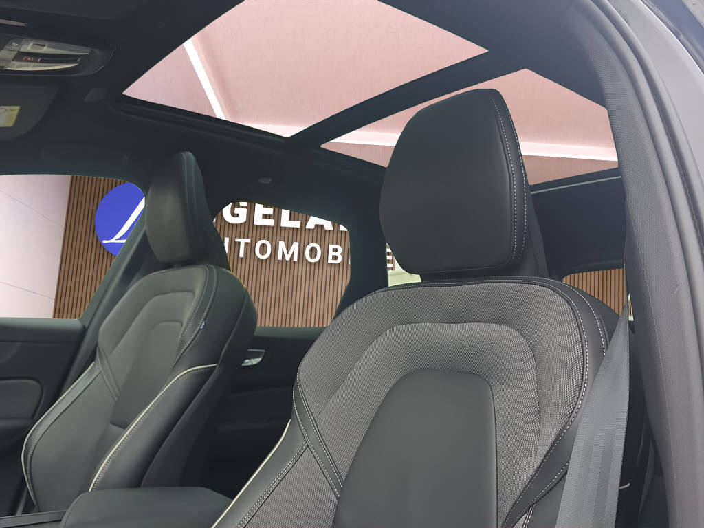 VOLVO XC60 2.0 B5 MH Black Edition AWD-image-12