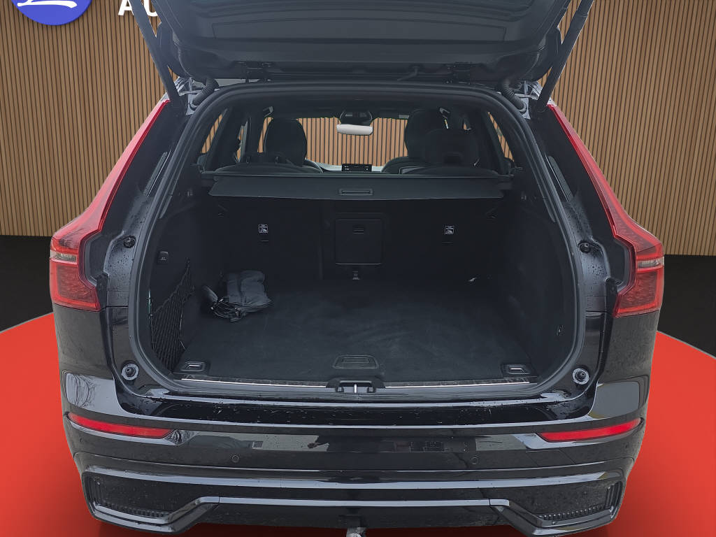 VOLVO XC60 2.0 B5 MH Black Edition AWD-image-14