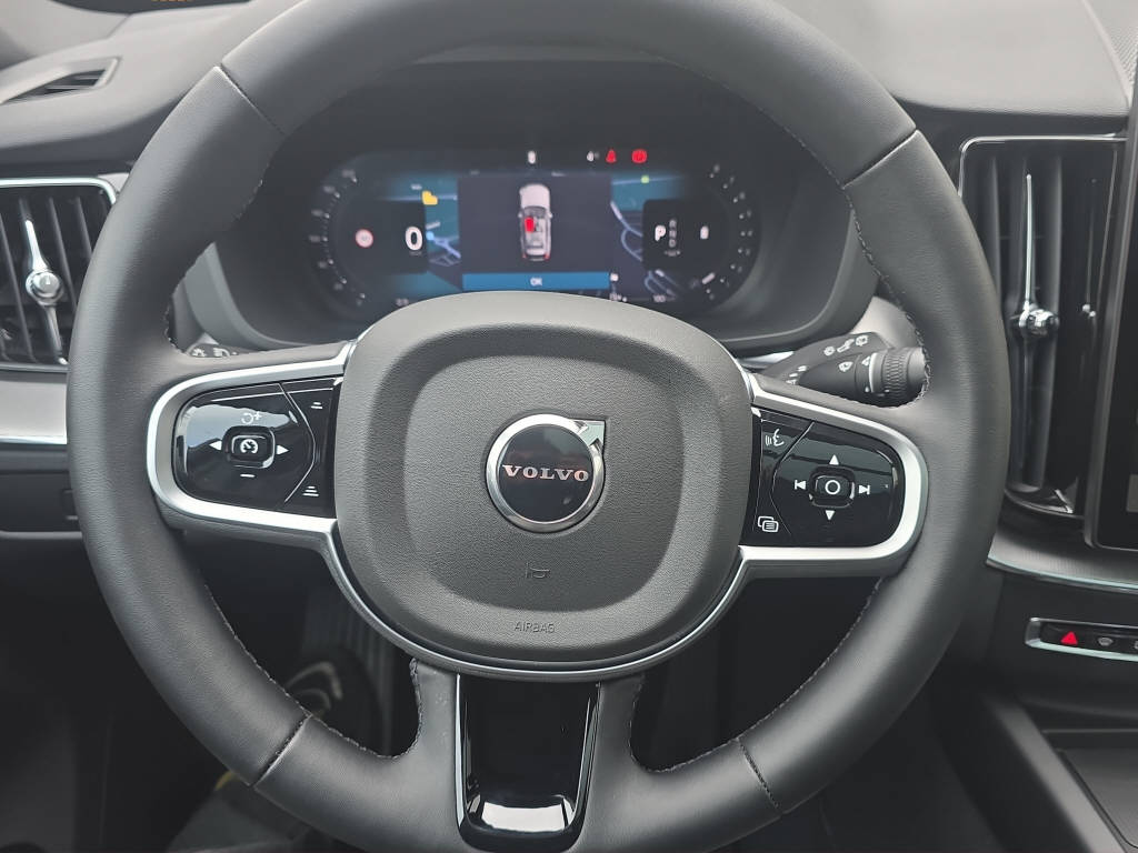 VOLVO XC60 2.0 B5 MH Black Edition AWD-image-15