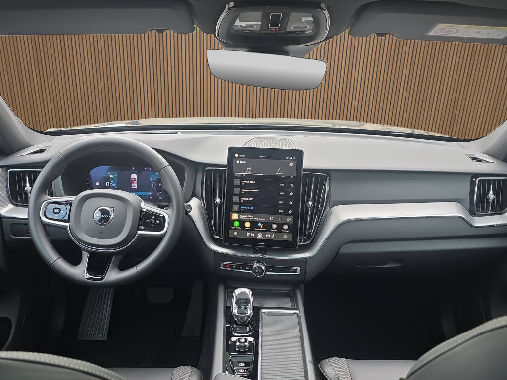 VOLVO XC60 2.0 B5 MH Black Edition AWD-image-17