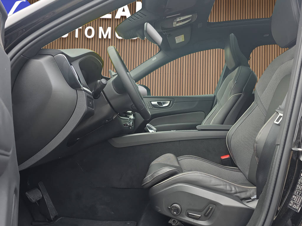 VOLVO XC60 2.0 B5 MH Black Edition AWD-image-11