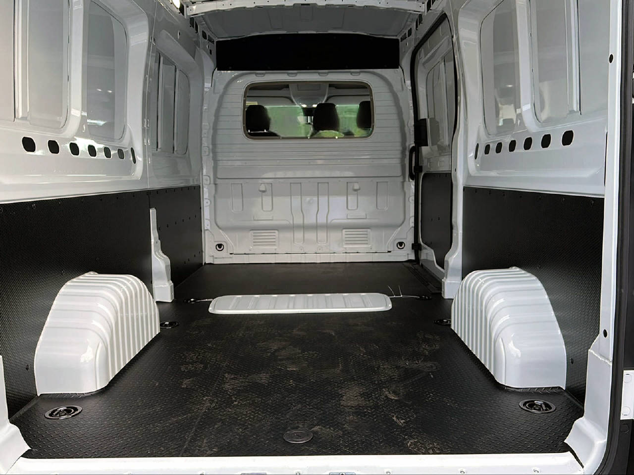 MAXUS Deliver 9 Kaw. L3H2 2.0 TD Luxury-image-13