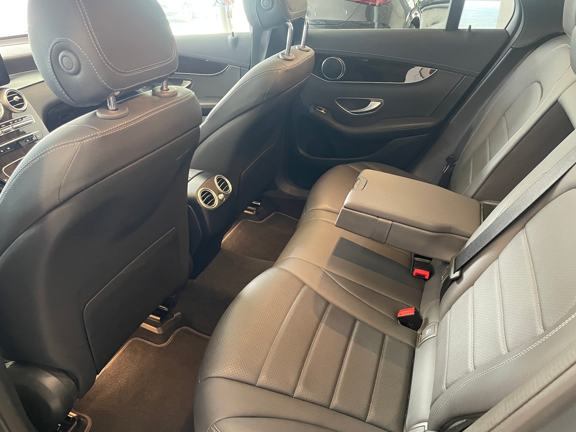 MERCEDES-BENZ GLC 300 4Matic 9G-Tronic-image-13