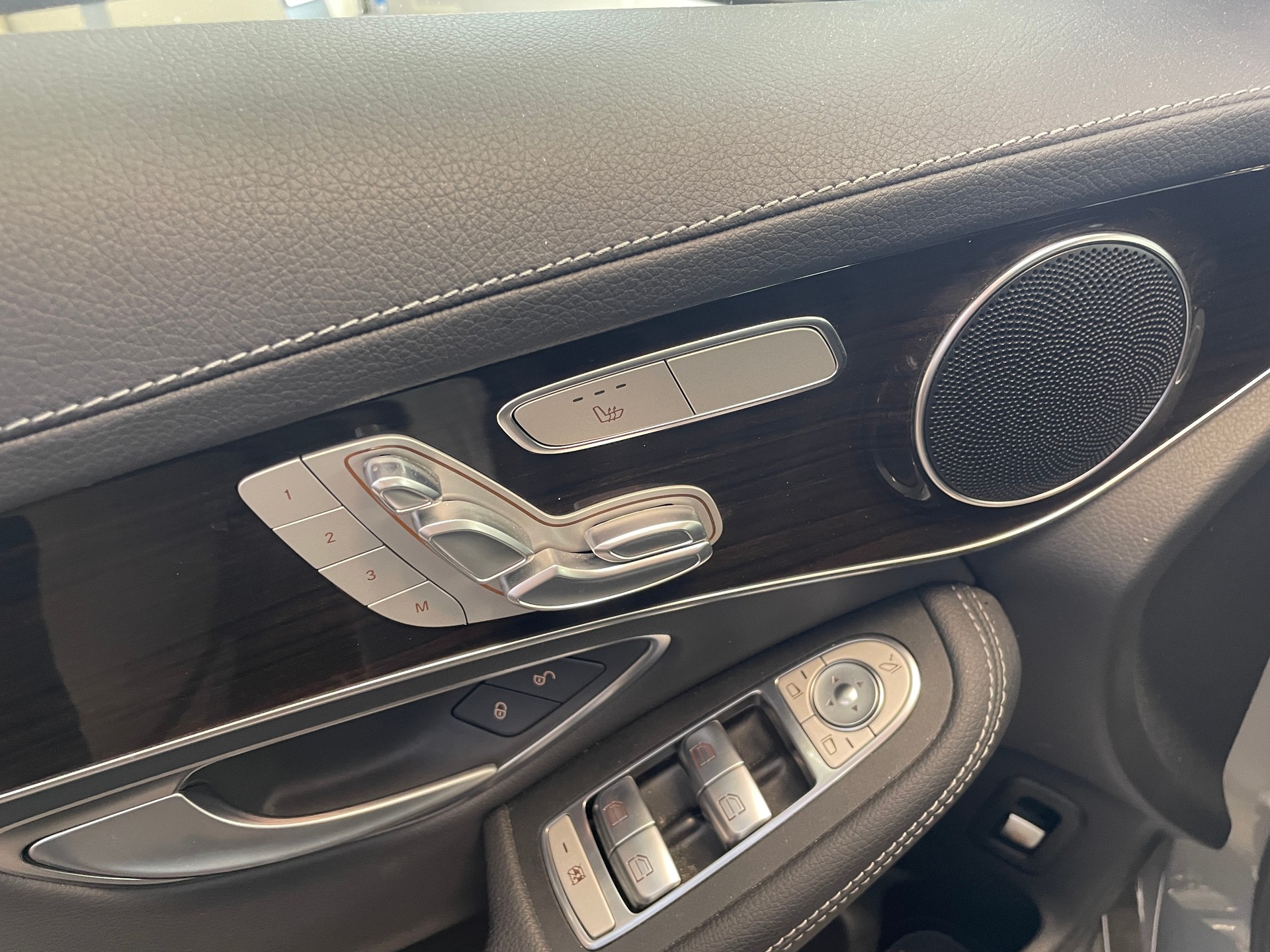 MERCEDES-BENZ GLC 300 4Matic 9G-Tronic-image-15