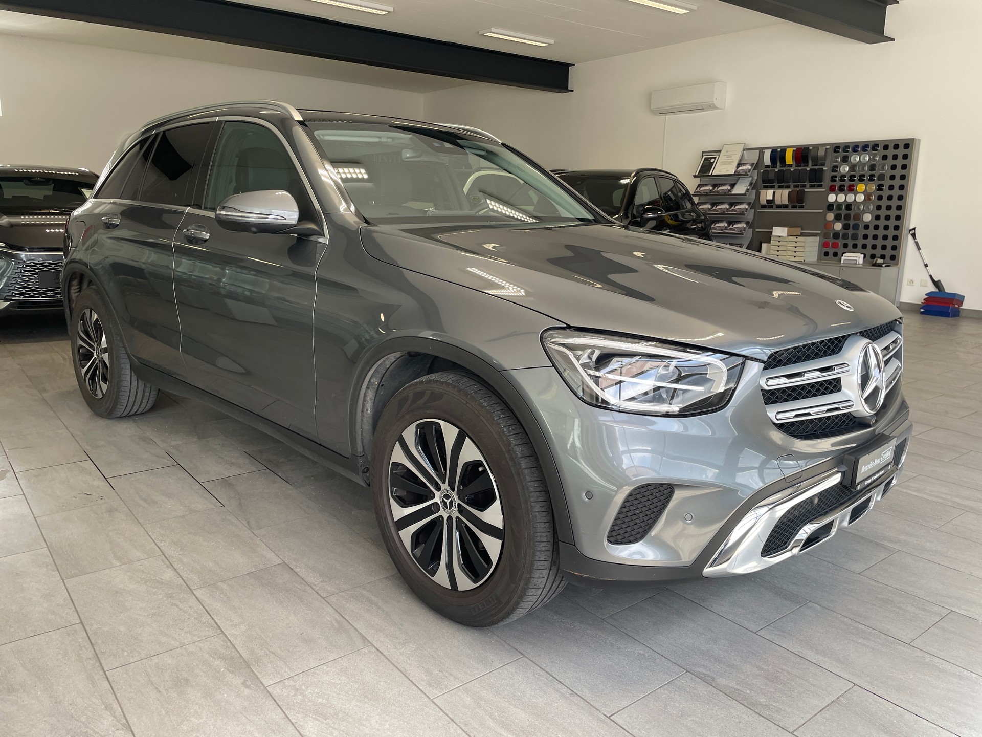 MERCEDES-BENZ GLC 300 4Matic 9G-Tronic-image-2