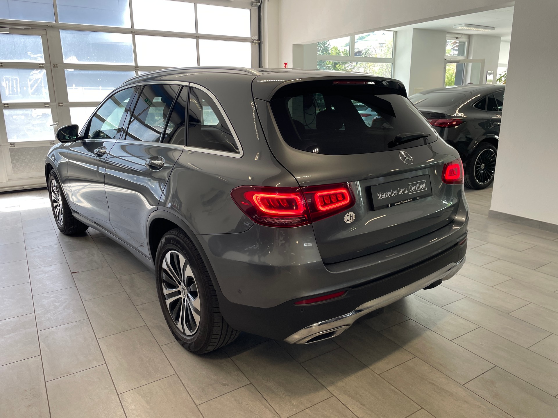 MERCEDES-BENZ GLC 300 4Matic 9G-Tronic-image-4