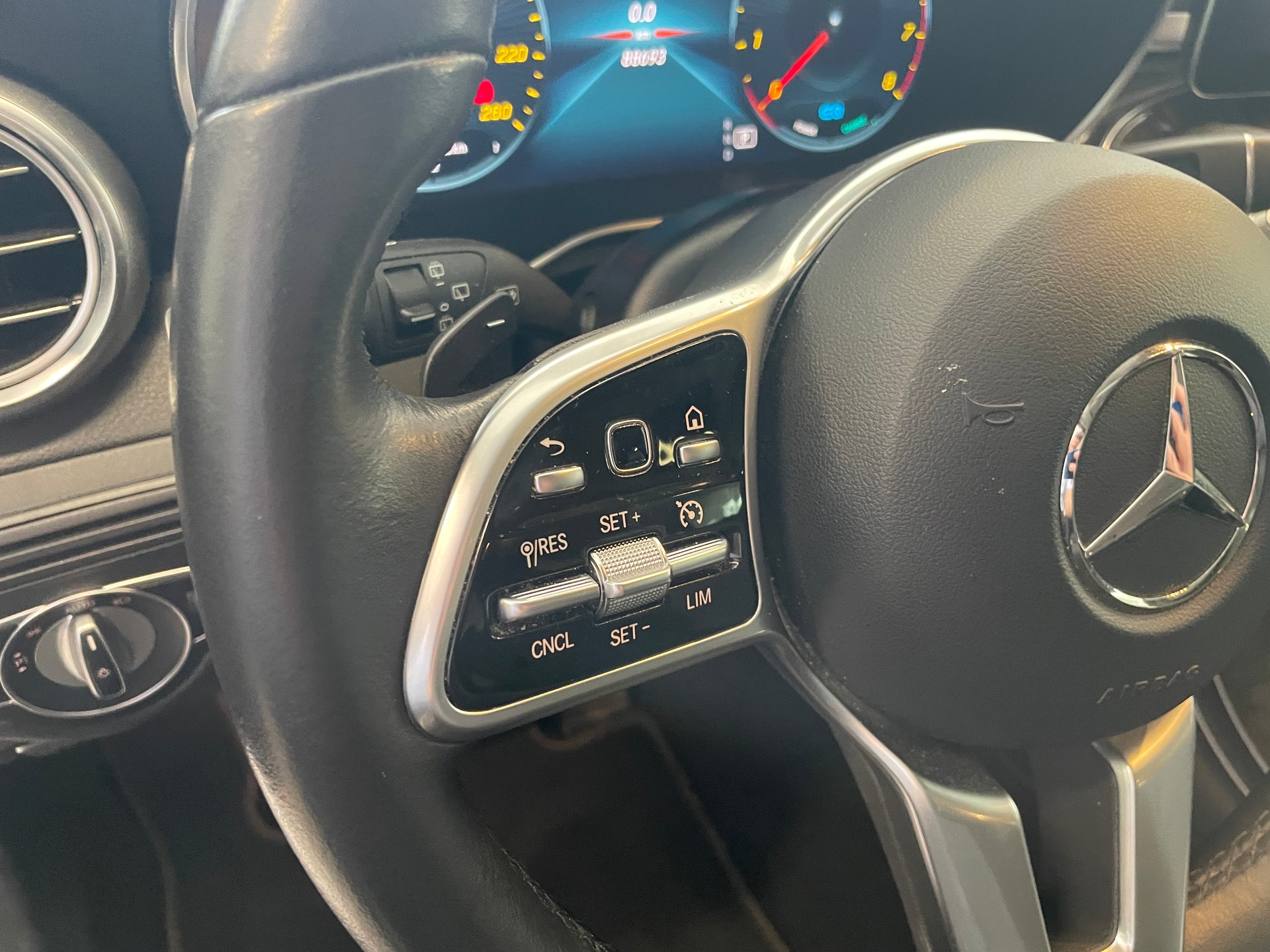 MERCEDES-BENZ GLC 300 4Matic 9G-Tronic-image-16