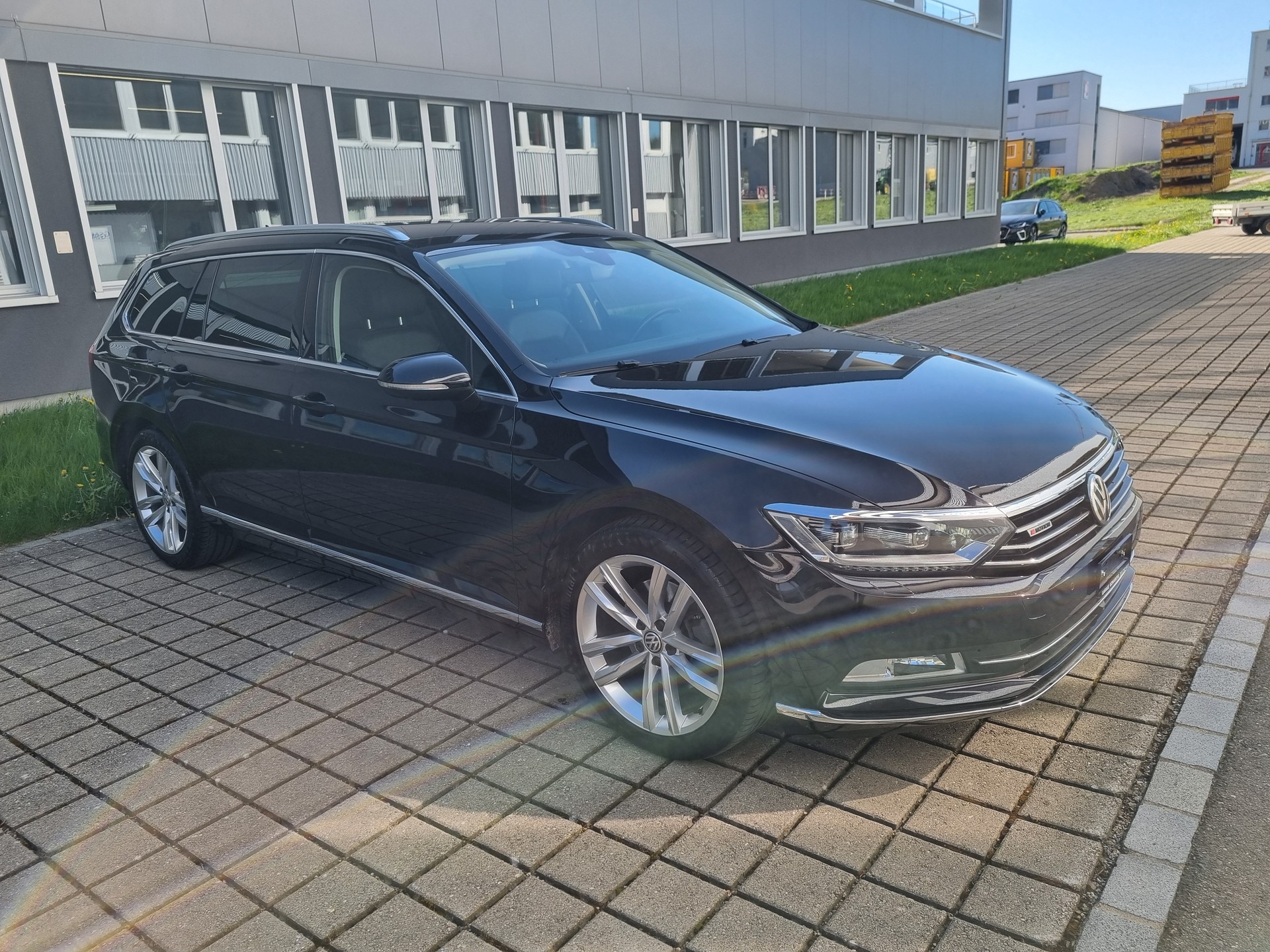 VW Passat Variant 2.0 TDI BMT Highline DSG 4Motion-image-1