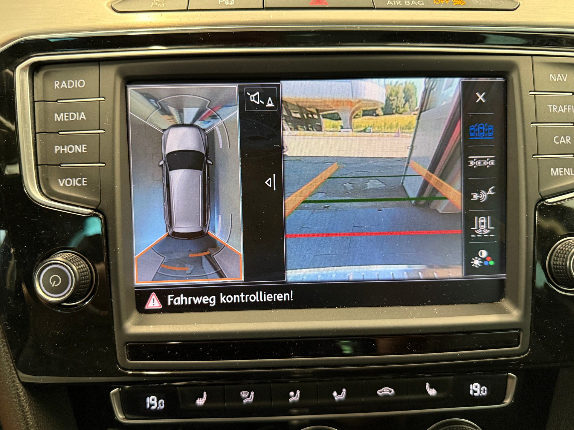 VW Passat Variant 2.0 TDI BMT Highline DSG 4Motion Ab 185.- pro Monat-image-12