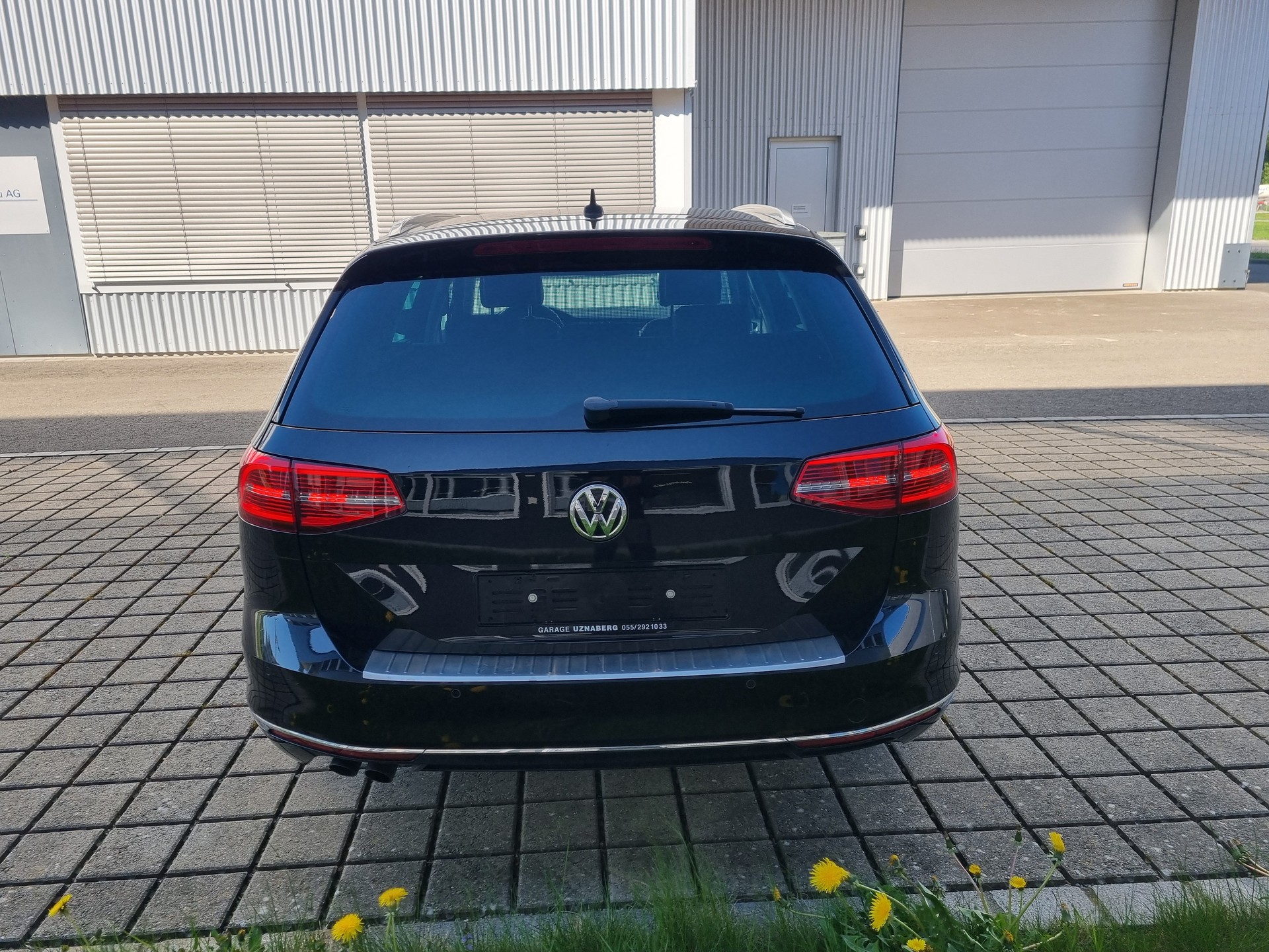 VW Passat Variant 2.0 TDI BMT Highline DSG 4Motion-image-2