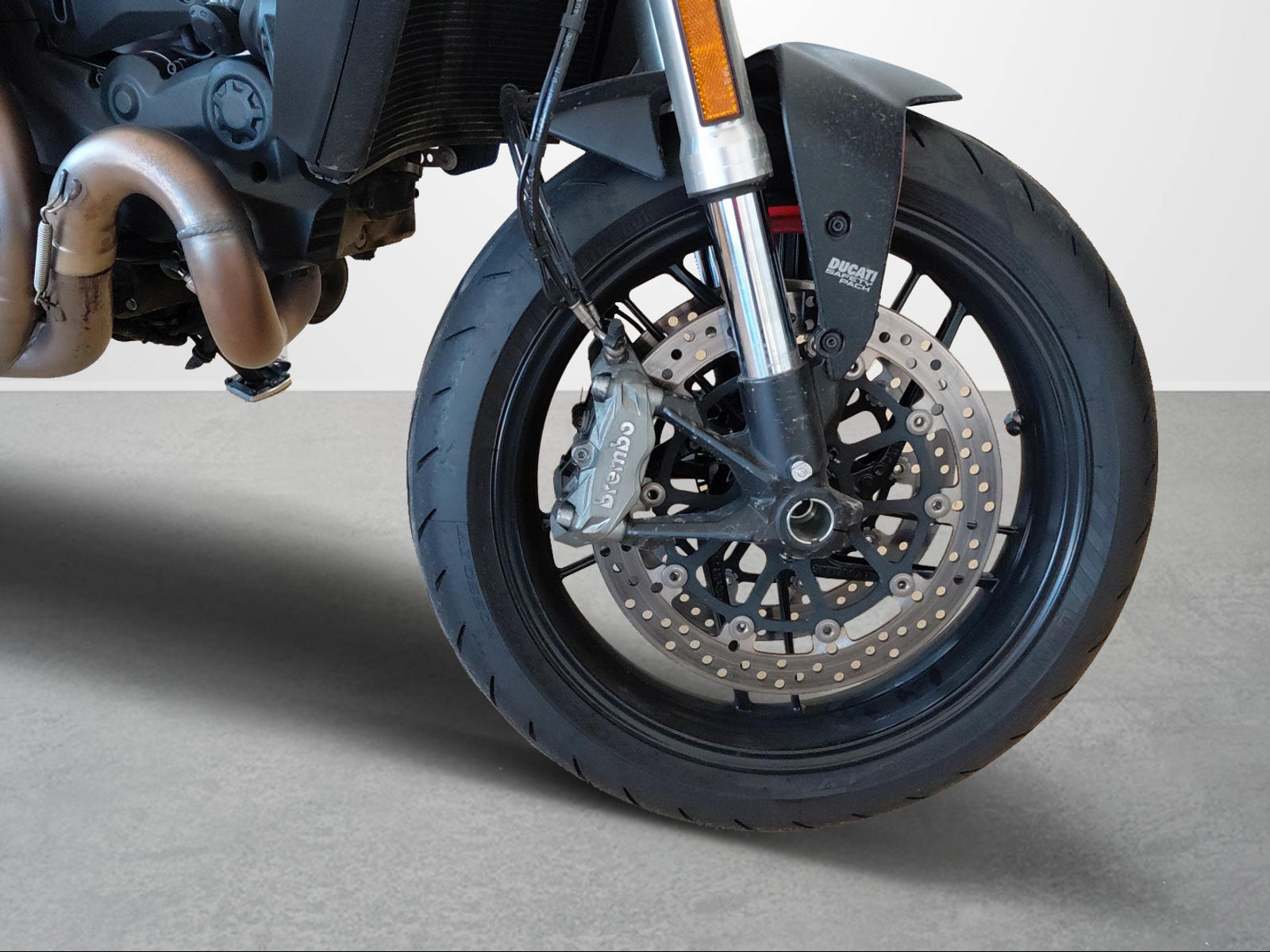 DUCATI Monster 821 Stealth-showroom-element-3