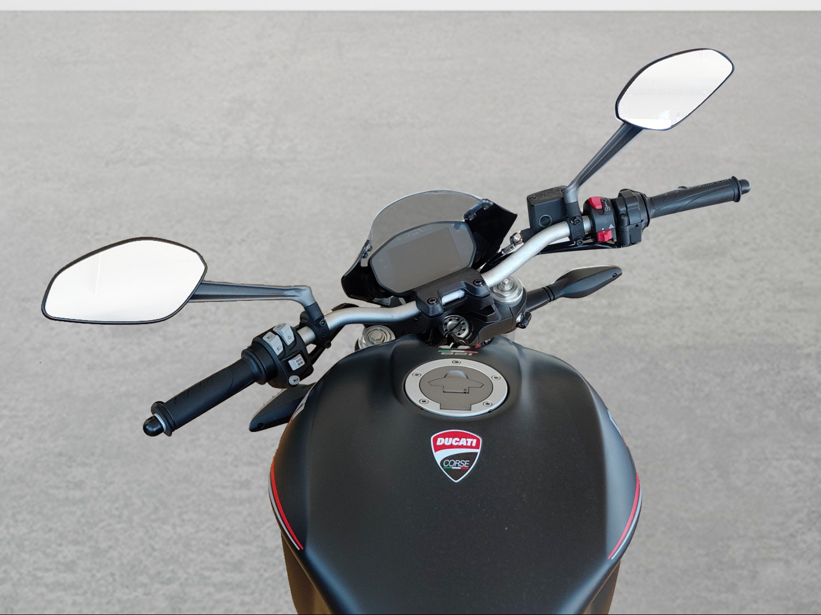 DUCATI Monster 821 Stealth-showroom-element-1