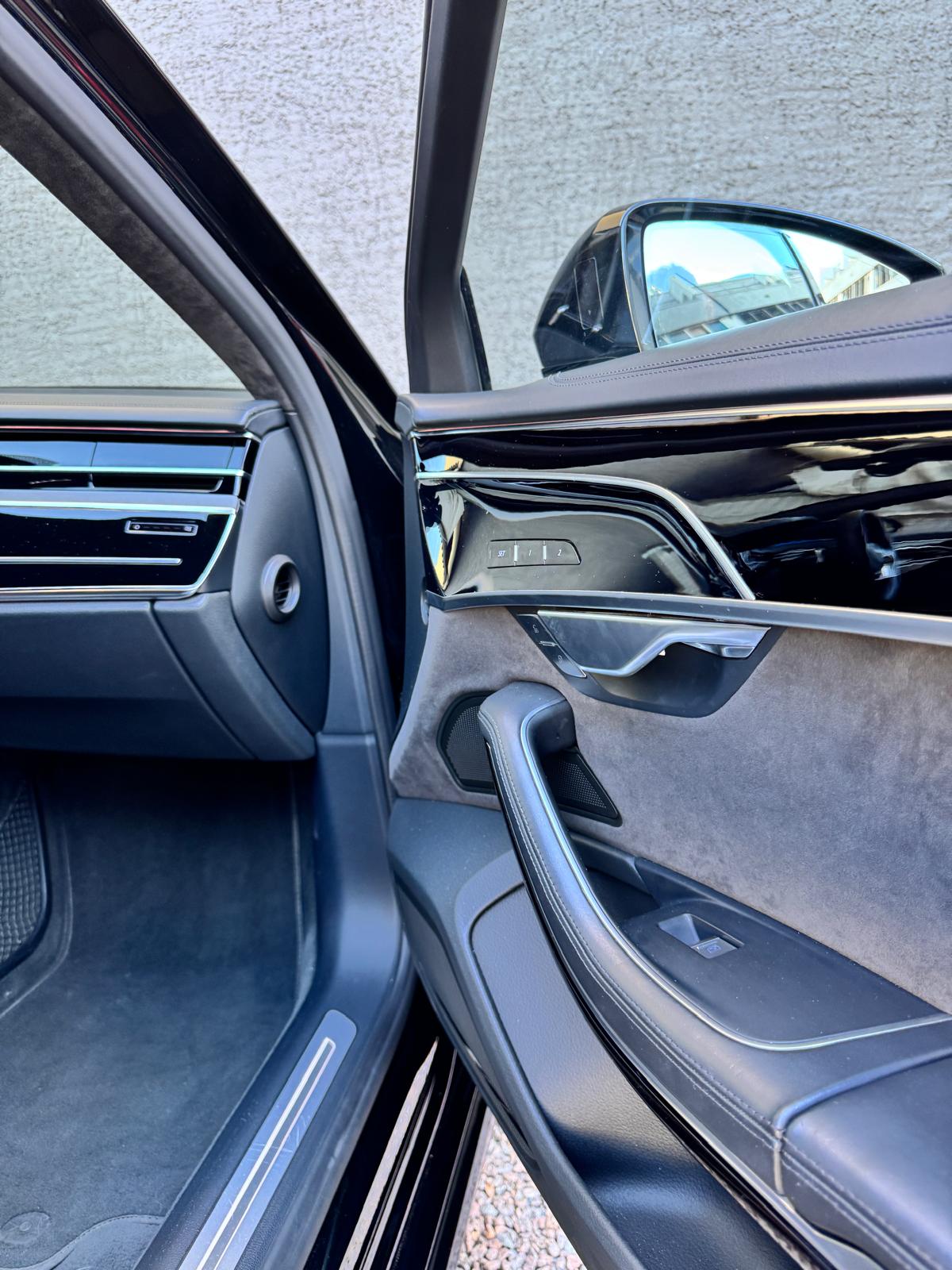 AUDI A8 55 TFSI quattro tiptronic-image-12