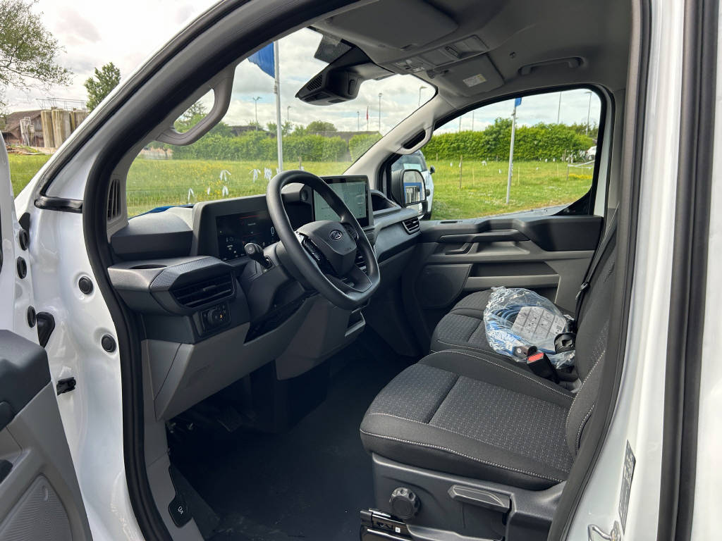 FORD Transit Custom Van 320 L1 2.5 Duratec 233 Trend PHEV-image-7