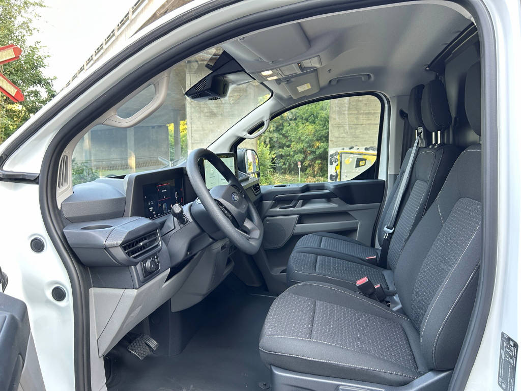 FORD Transit Custom Van 320 L1 2.5 Duratec 233 Trend PHEV-image-6