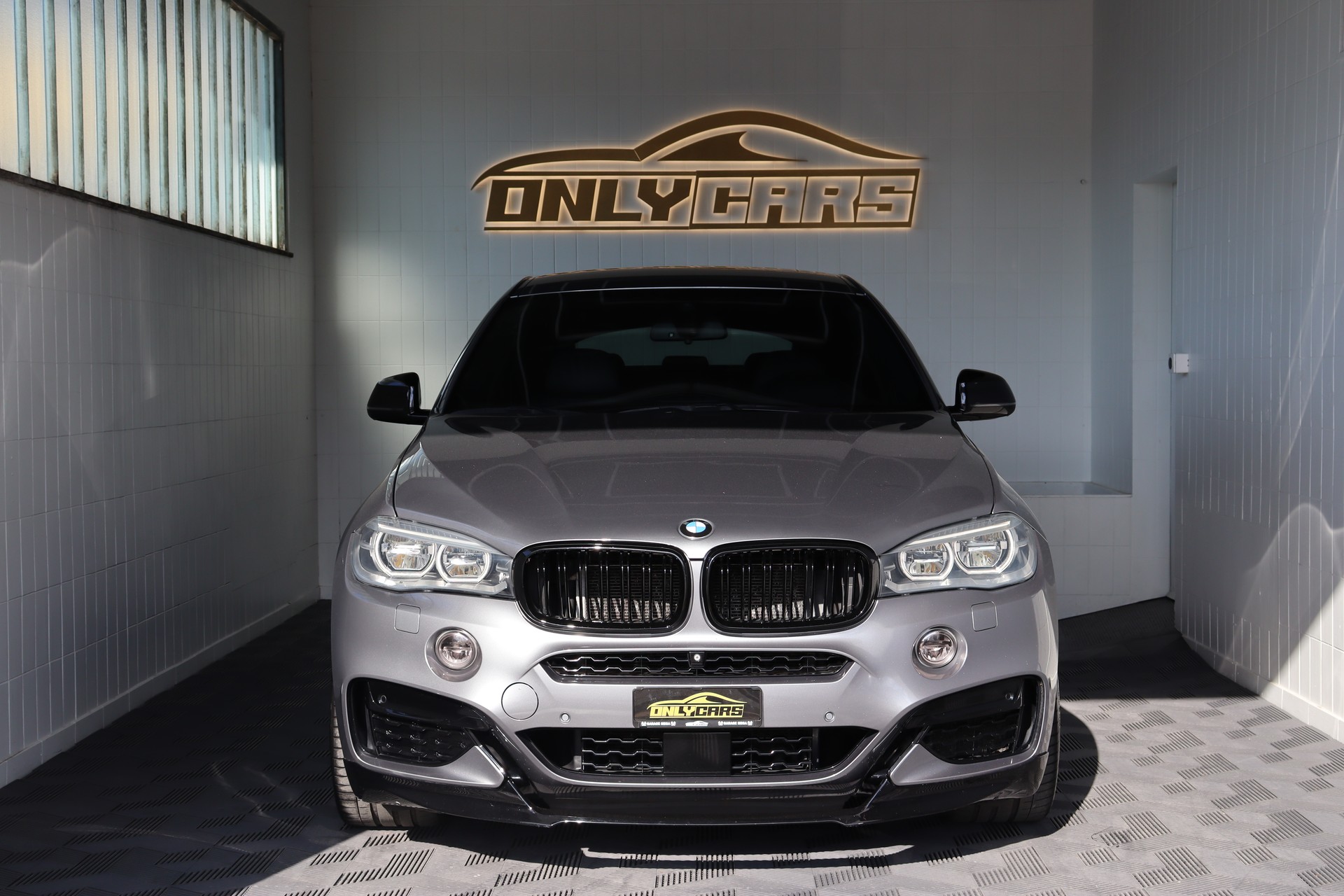 BMW X6 M50D STEPTRONIC ** TIEFERGELEGT ** AVERSUS FELGEN ** FRISCH AB MFK UND SERVICE **-showroom-element-1